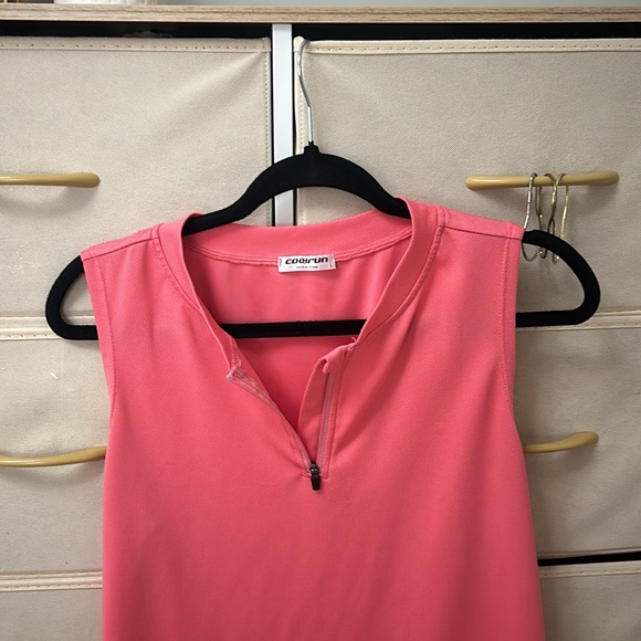 Sleeveless Mock Neck Golf/Tennis Top - Picture 2 of 3